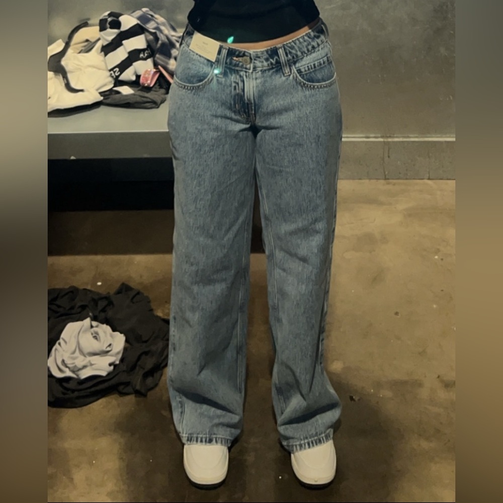 Low Rise Baggy Hollister light washed jeans